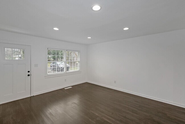 Building Photo - 1831 Marvin Cir