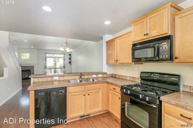 Building Photo - 2 br, 2.5 bath House - 17444 SW Rose Petal...