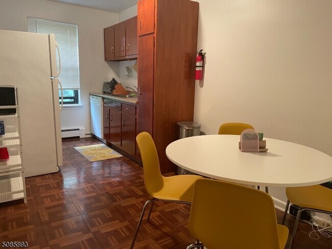 Foto del edificio - 16 Roosevelt Pl
