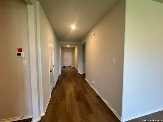 Building Photo - Newer Beautiful Home featuring 3-bedroom 2 Bath Plus office