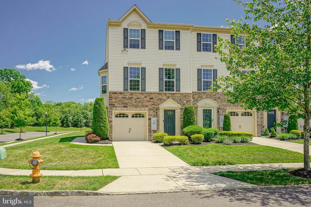Foto principal - 1 Village Green Ln