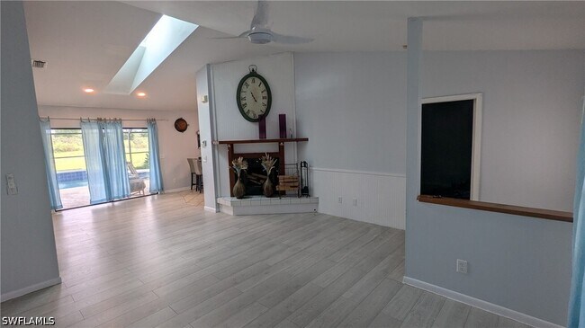 Foto del edificio - 3810 24th Ave NE