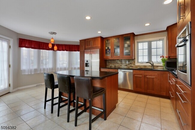 Foto del edificio - 25 Cypress Ln