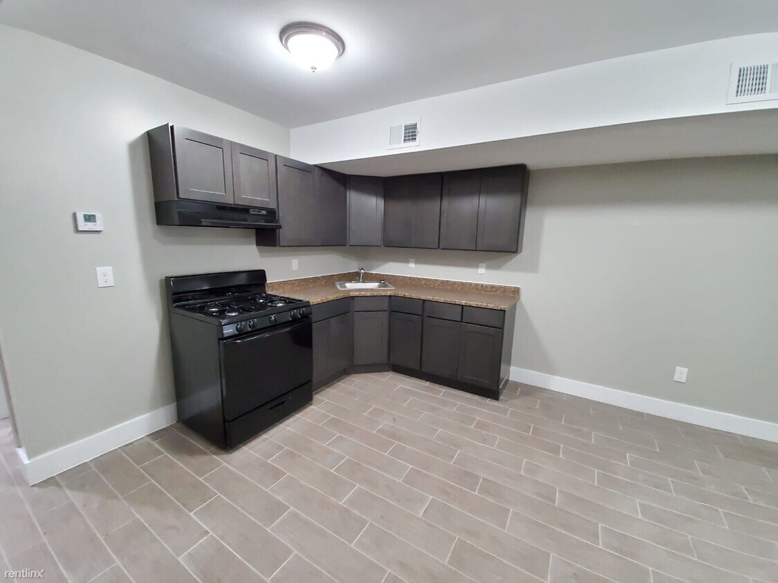 2 br, 1 bath - 124 Ellis Ave Apt 1 - 2 br, 1 bath  - 124 Ellis Ave Apt 1