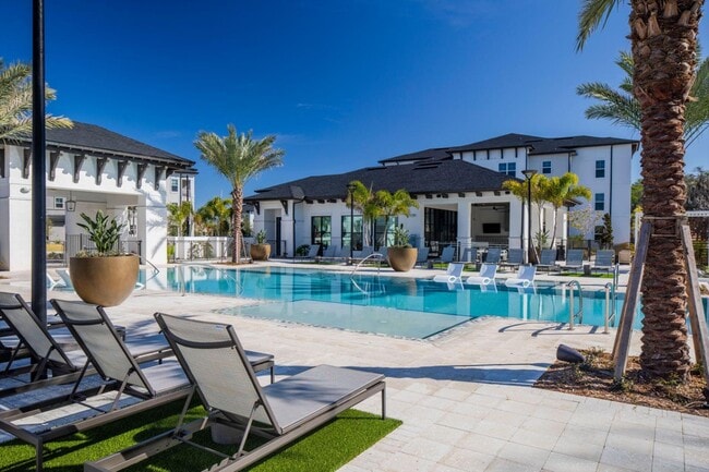 Building Photo - The Shores at Lake Howell