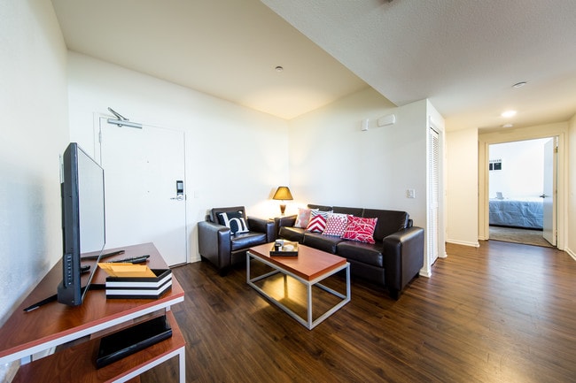 Building Photo - Cerca Student Housing