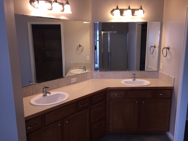 Building Photo - 5391 N Fox Run Way