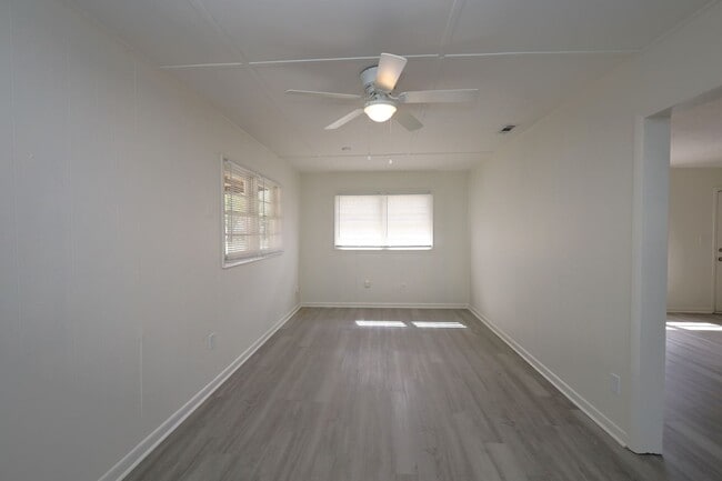 Building Photo - 724 Vallotton Dr