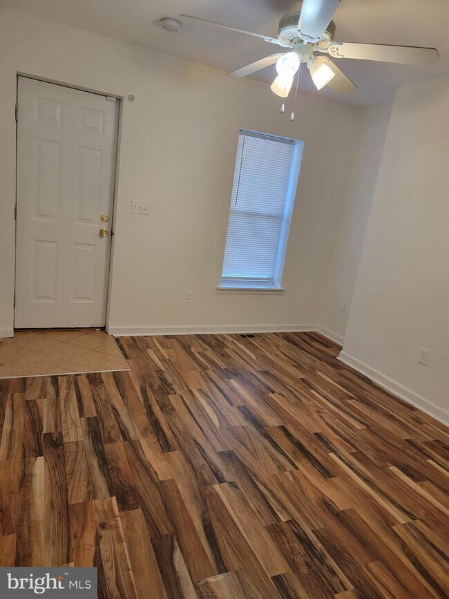 Building Photo - 2611 Barclay St