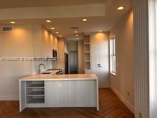 Building Photo - 2421 Lake Pancoast Dr