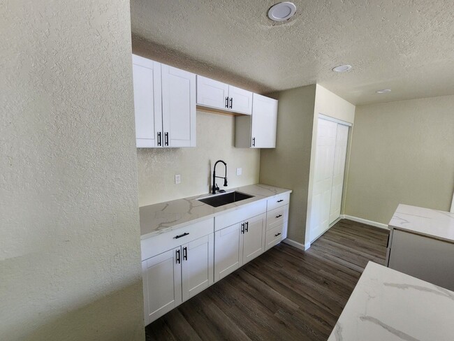 Foto del edificio - Beautiful Remodled, 4 Bedroom Home!
