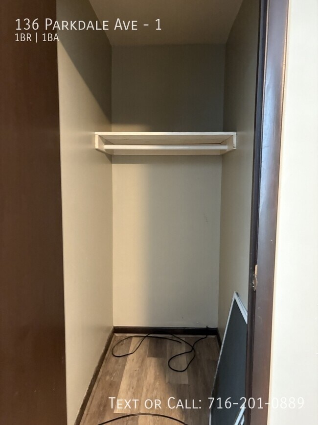 Building Photo - 136 Parkdale Ave