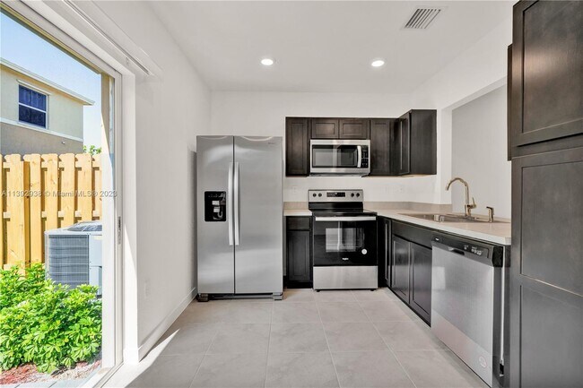 Foto del edificio - 449 NE 5th St