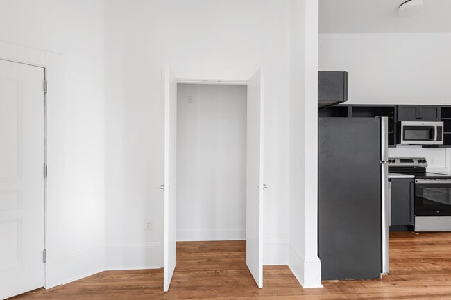 Building Photo - Cates Block