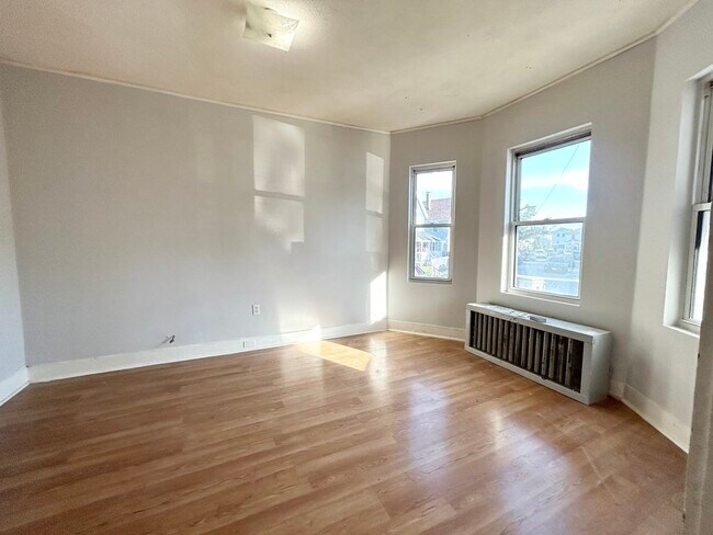 Building Photo - 18 Eastman St