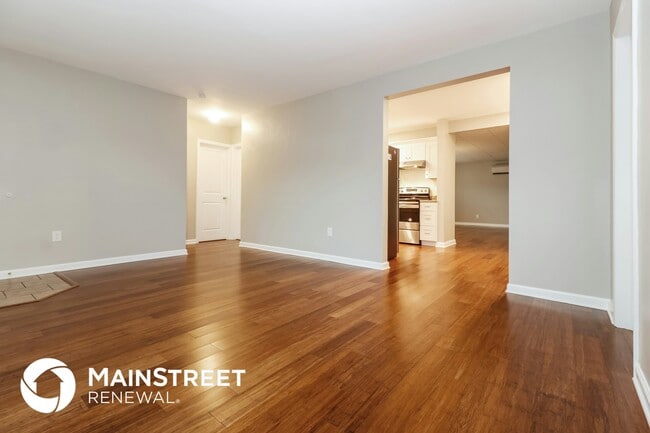 Building Photo - 723 Sunset Dr