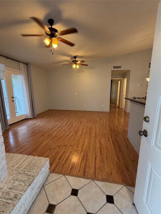 Foto del edificio - 2425 Augusta Dr