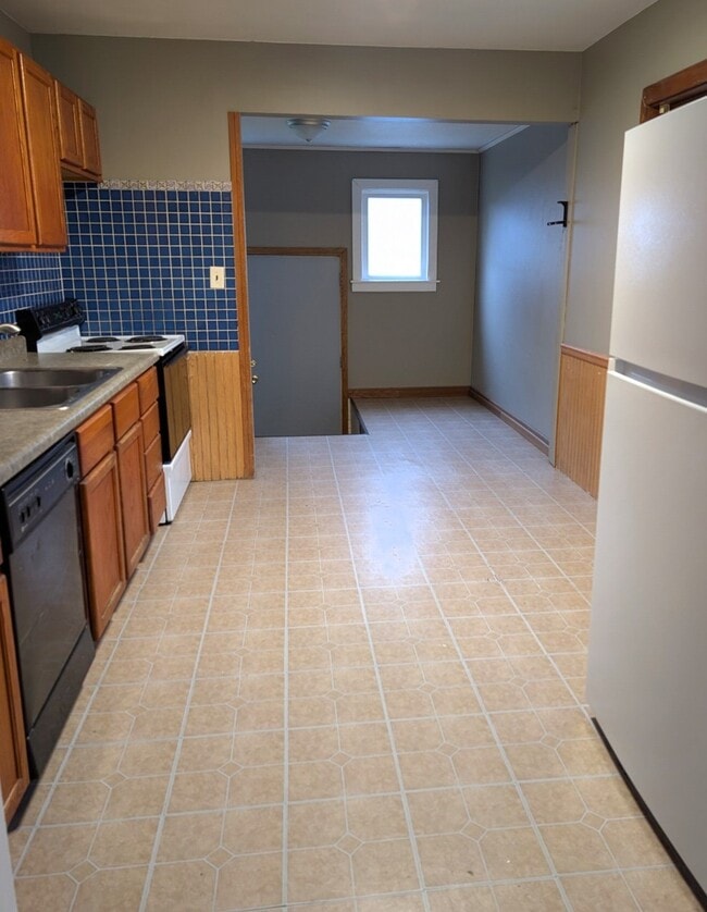 Building Photo - 211 Lincoln Ave