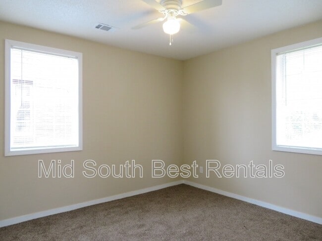 Building Photo - 1817 Lapaloma St