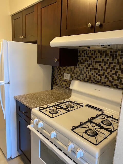 Foto del edificio - 3710 N Pine Grove Ave