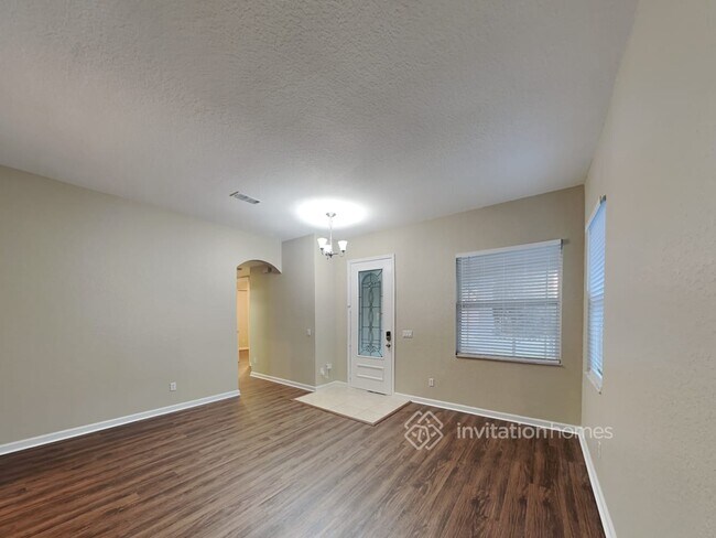 Building Photo - 6888 Helmsley Cir