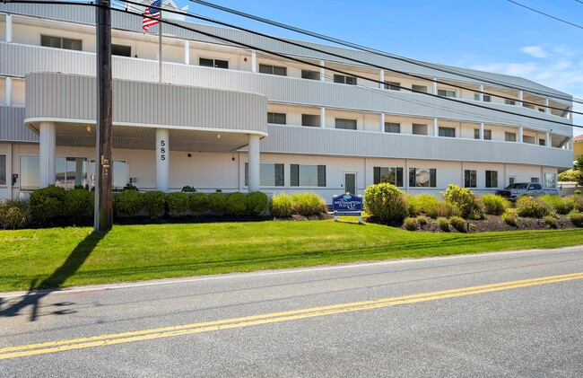 Building Photo - 585 Dune Rd
