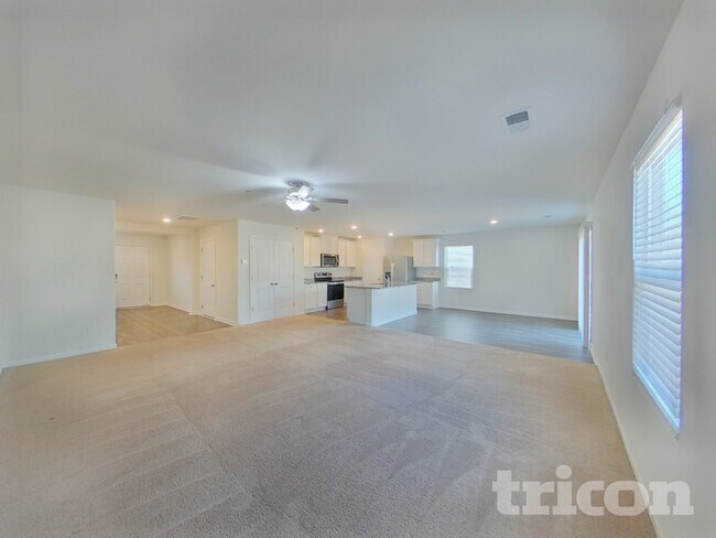 Foto del edificio - 6015 Mason Tucker Dr