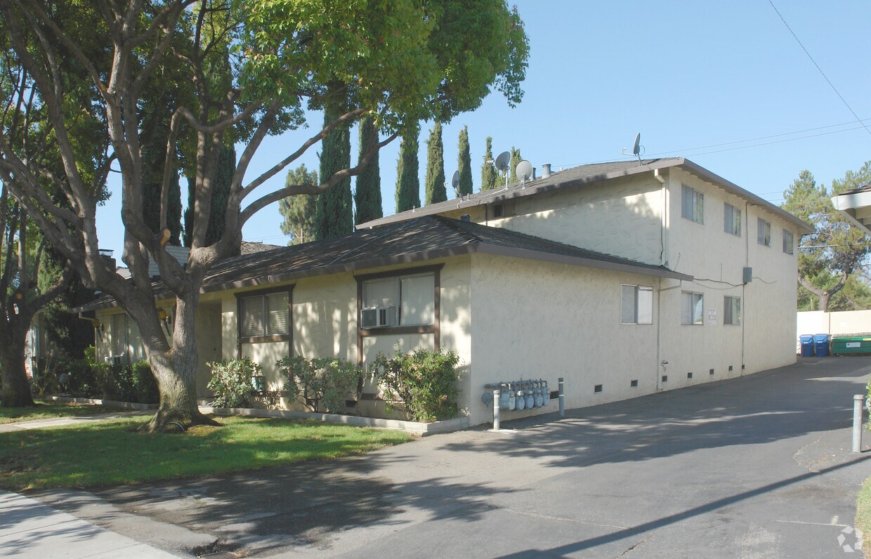 Foto del edificio - 621 Nello Drive