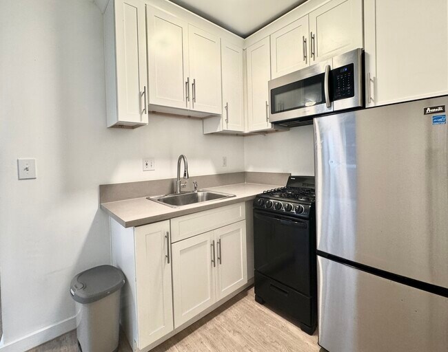 Foto del edificio - 1110 N Sweetzer Ave