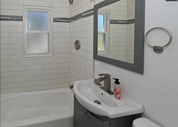 Building Photo - 333 E Village Dr
