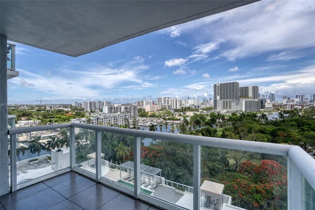 Foto del edificio - 1861 NW South River Dr