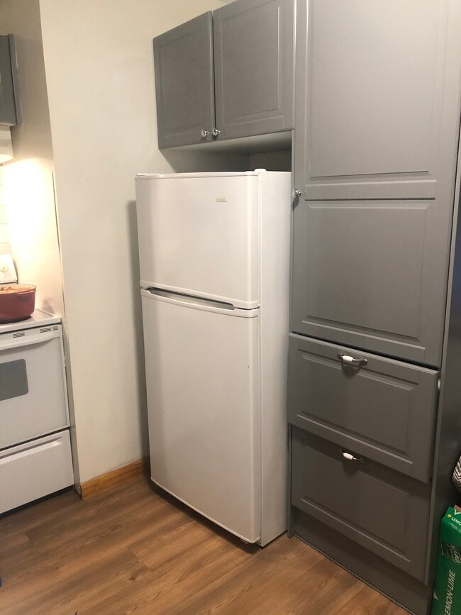 Kitt - 250 Chapel Rd