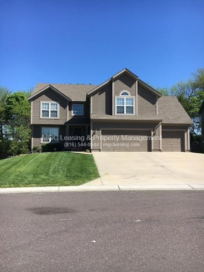 Building Photo - 2116 SW Eyrie Rd