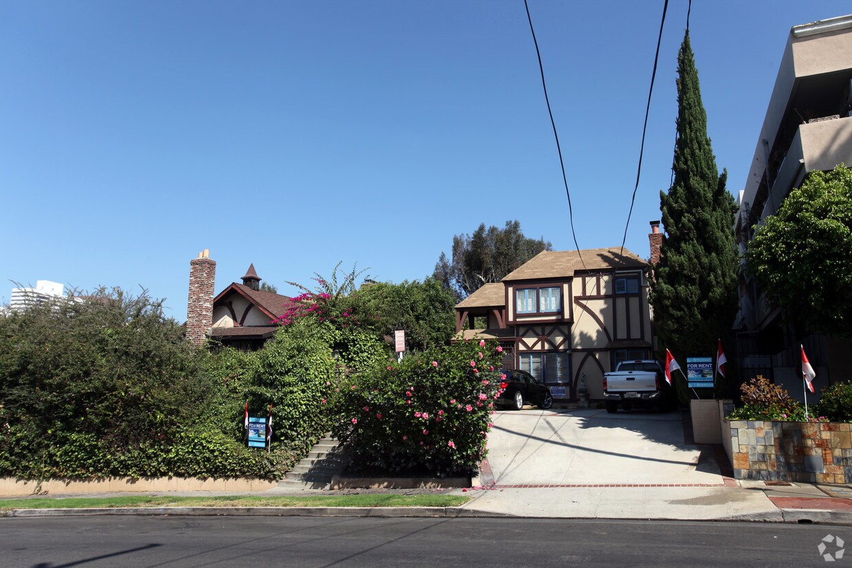 Building Photo - 11511 Rochester Ave