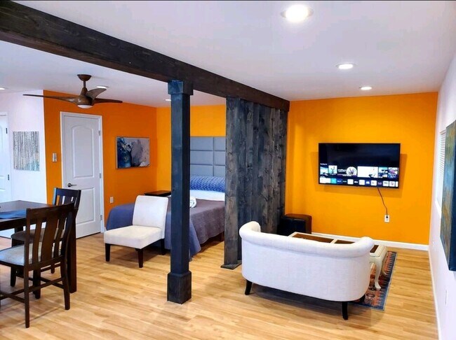 Building Photo - 2481 E Canal Dr