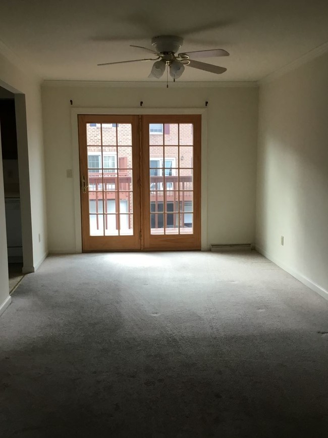 Building Photo - 205 Chambers Rdg