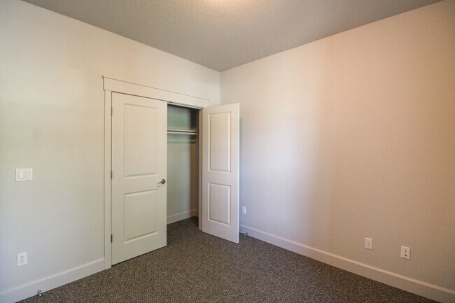 Building Photo - 3091 Kurt Dr NW
