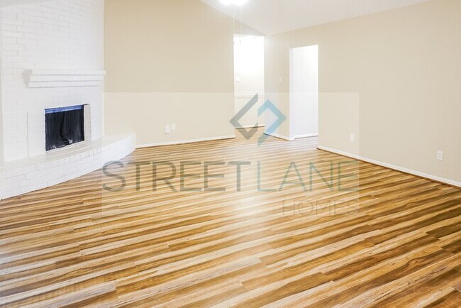 Building Photo - REDUCED!