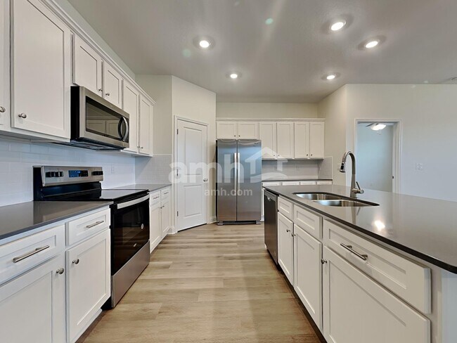 Foto del edificio - 3699 Lk Blf Lp