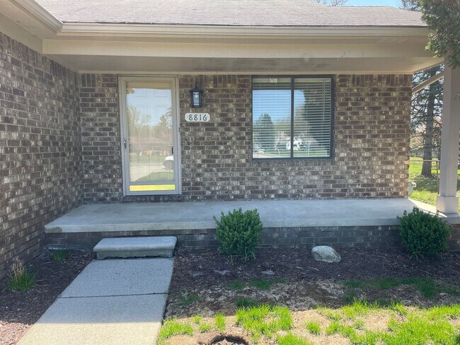 Building Photo - 2-Bedroom Duplex with full basement, 1-Car...