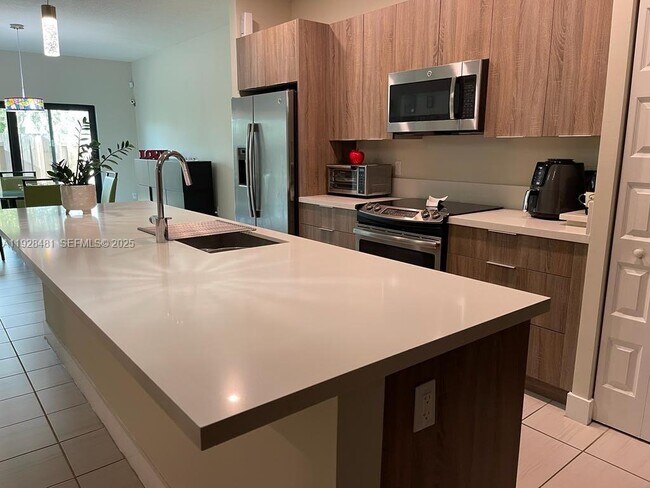 Foto del edificio - 7865 NW 104th Ave