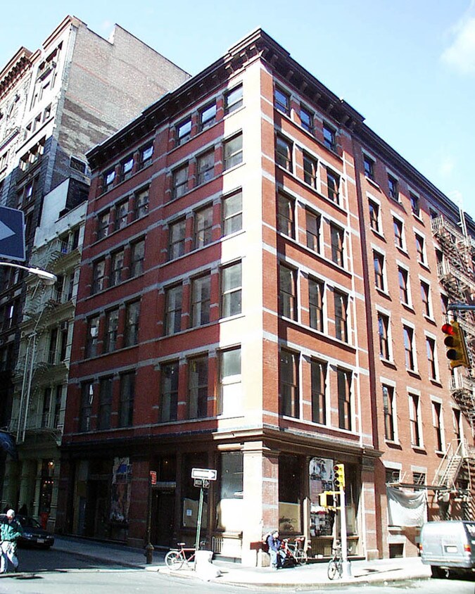 Building Photo - Bayard House
