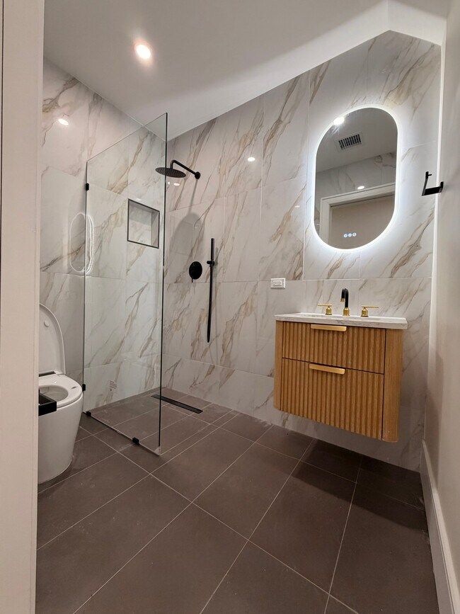 Building Photo - 77A Somers St