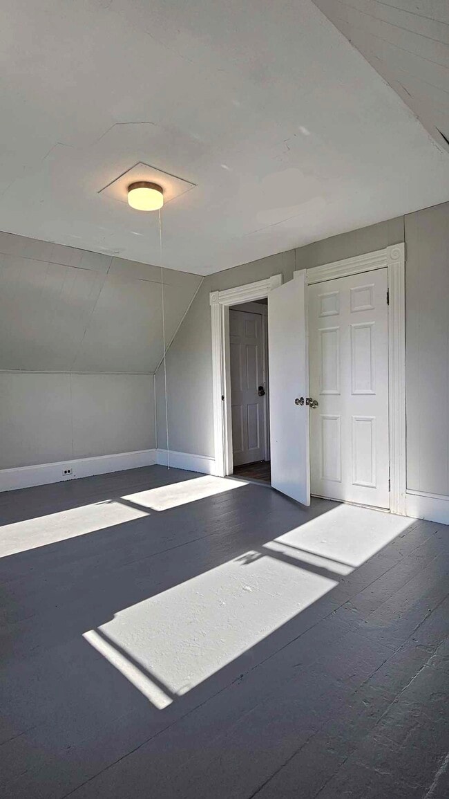 16' x 12' primary bedroom - 1014 Valley St