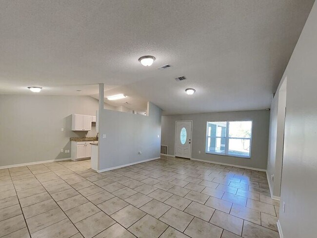 Foto del edificio - 1002 Embrun Ct