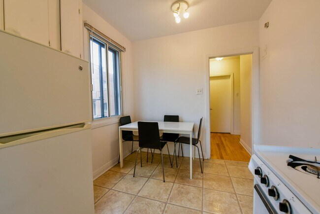 Photo du bâtiment - 4515 Dupuis Ave