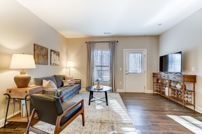 Foto del edificio - 740 Zumstein Ln