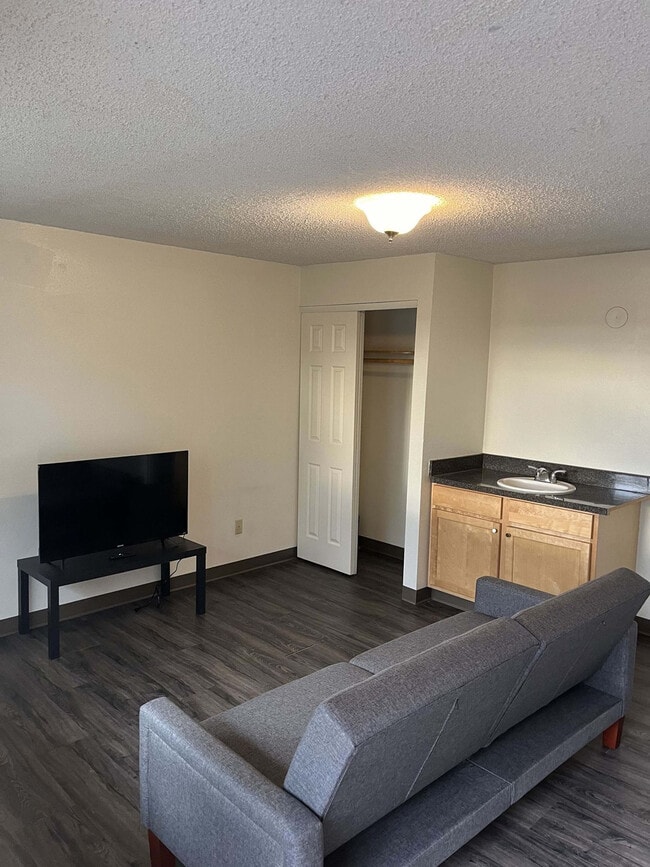 Building Photo - 1555 NE Merman Dr
