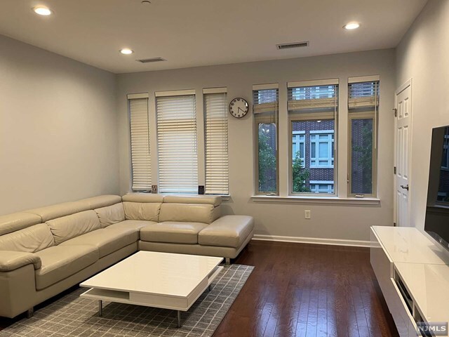 Foto principal - 2217 Riverview Ave