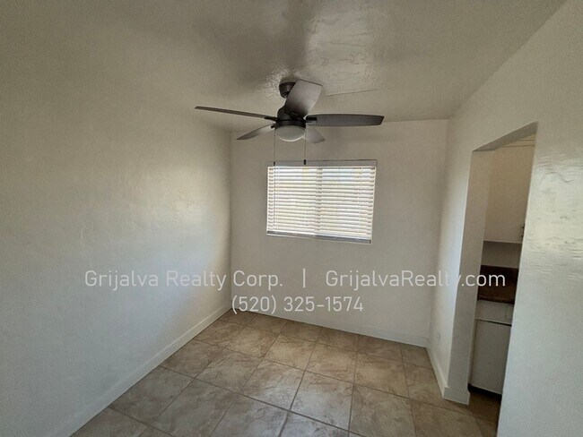 Building Photo - 4617 E Eastland St